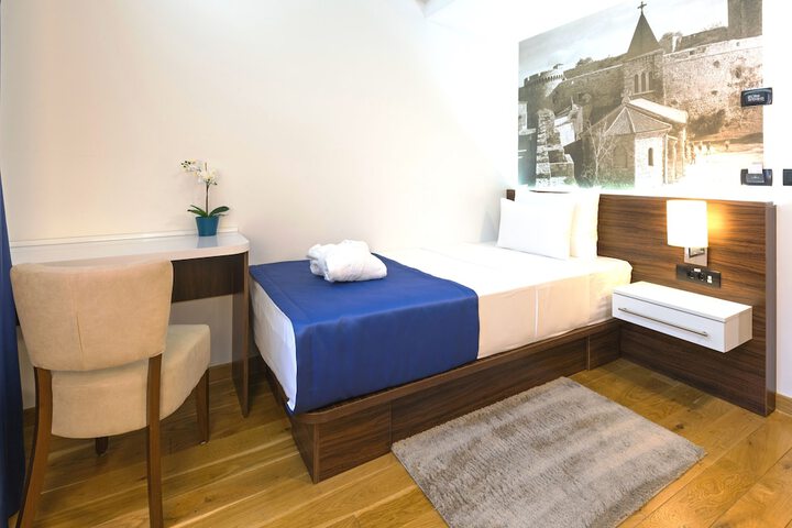 Room 3 of 36