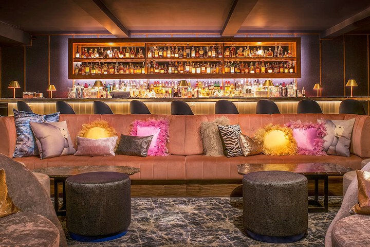 Lounge 94 of 108