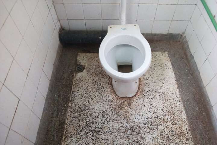 Room 5 of 9