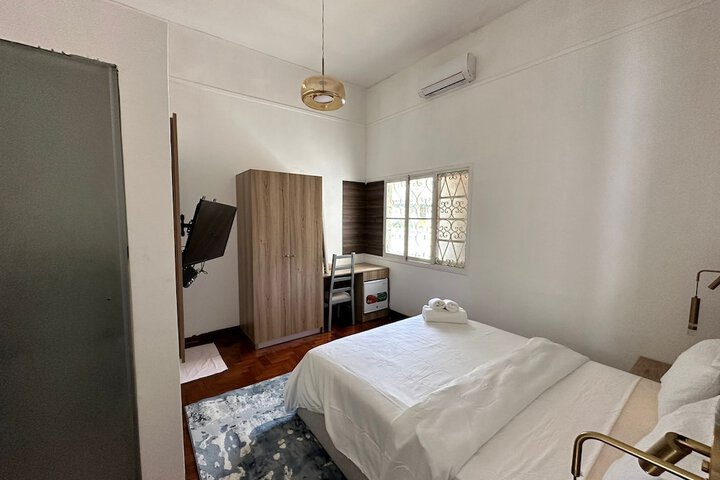Room 7 of 9