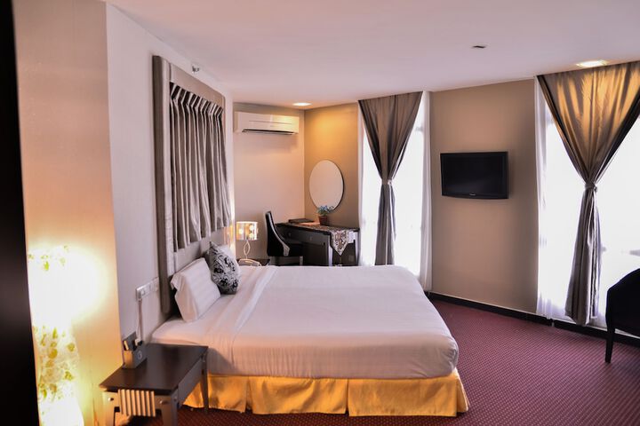 Room 27 of 82