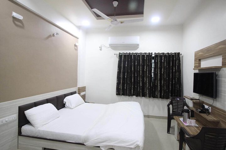 Room 5 of 8
