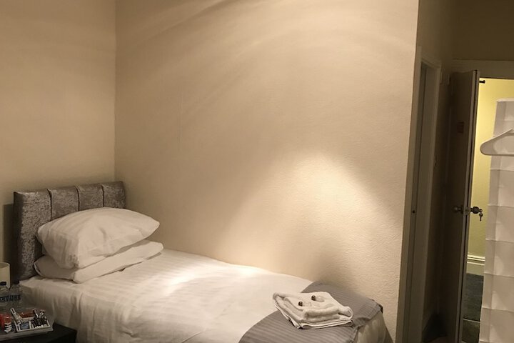 Room 16 of 37