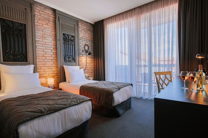 Room 27 of 127
