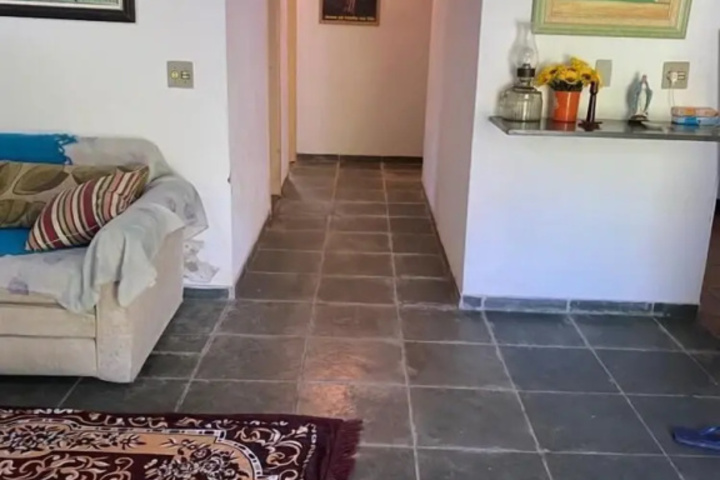 Room 4 of 11