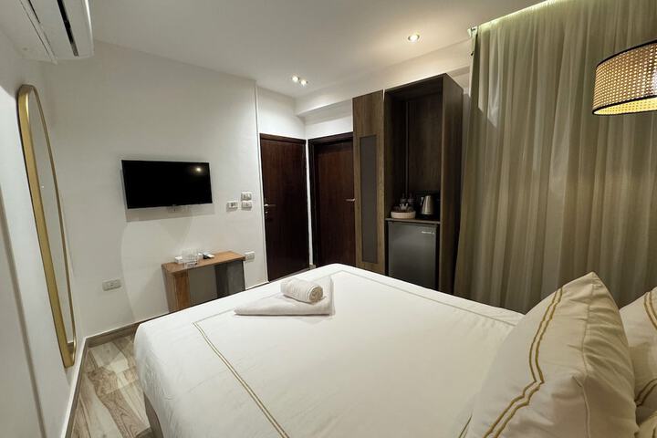 Room 10 of 36