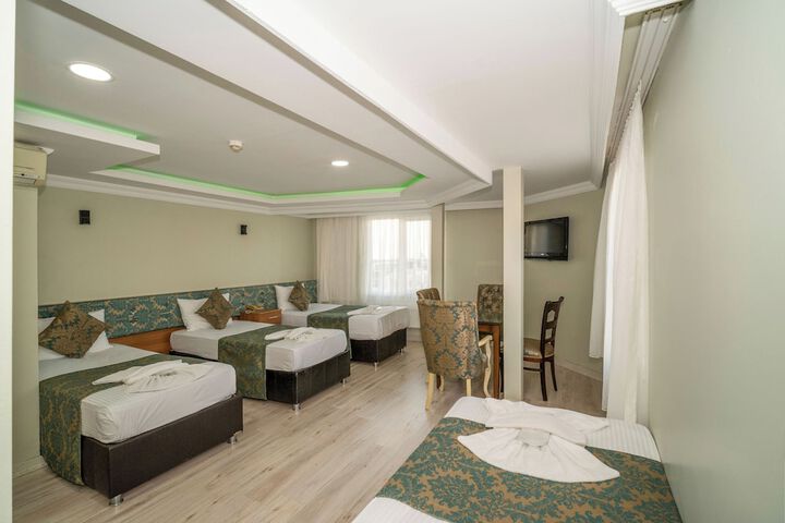 Room 10 of 90