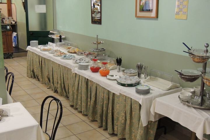 Dining 36 of 48