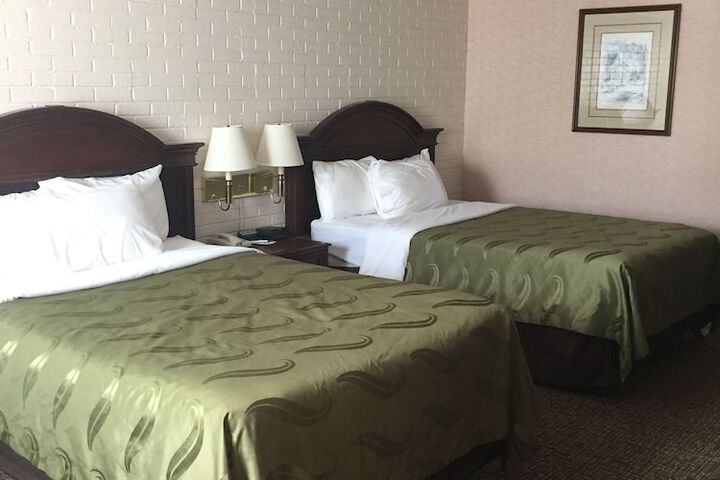 2 Double Beds (3 of 8)