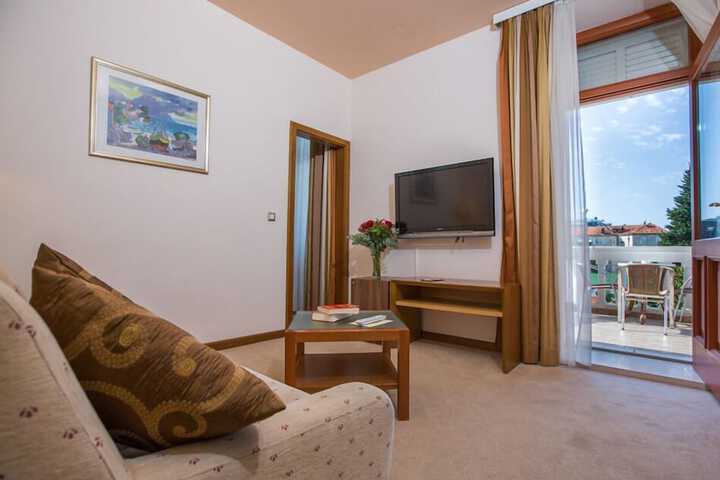 Room 6 of 15