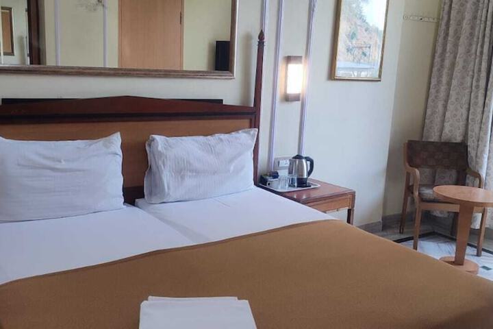 Room 15 of 37