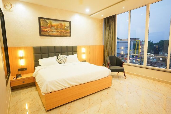 Room 8 of 11