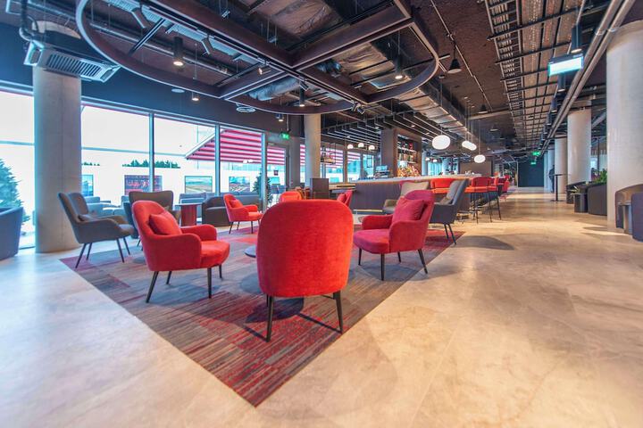 Lounge 65 of 101