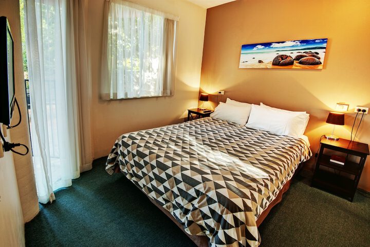 Room 4 of 40