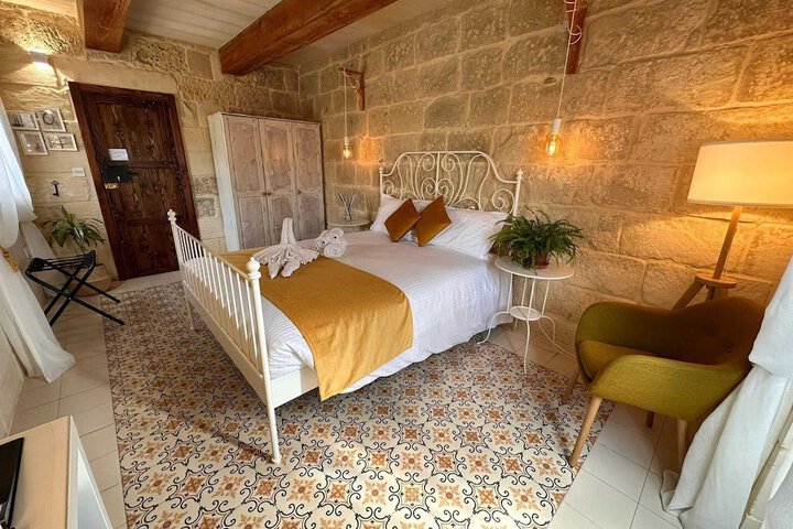 Room 4 of 74