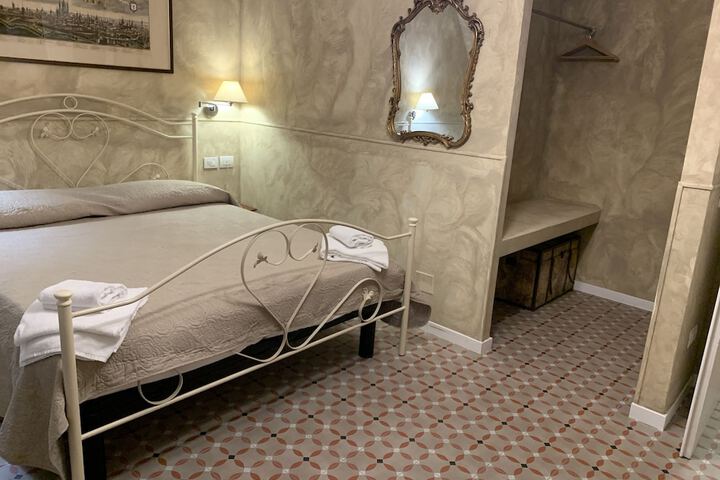 Room 9 of 50