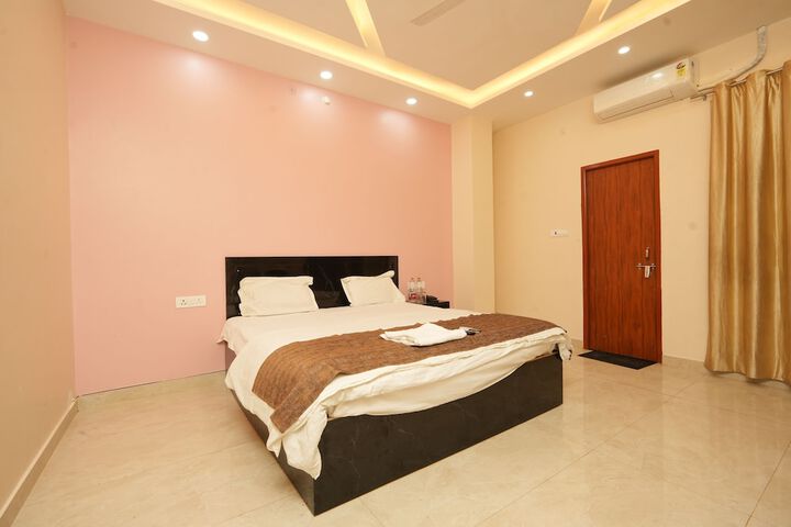 Room 9 of 11