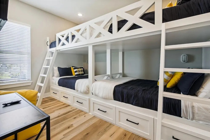 Room 4 of 22