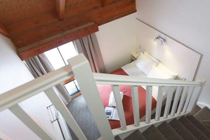Room 7 of 33