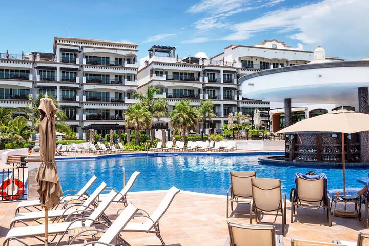 Hotel Pool