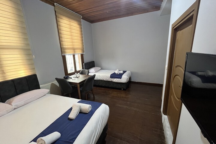 Room 5 of 13