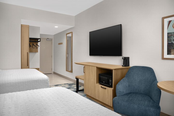 Room 7 of 38