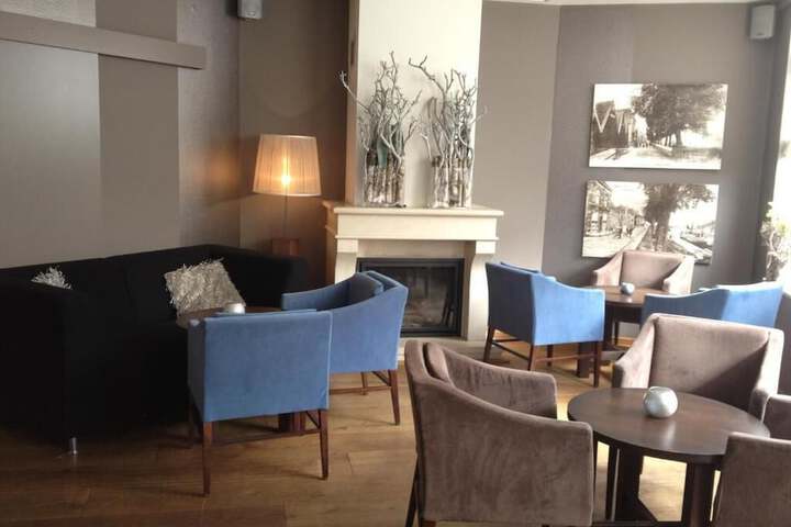 Lounge 18 of 28