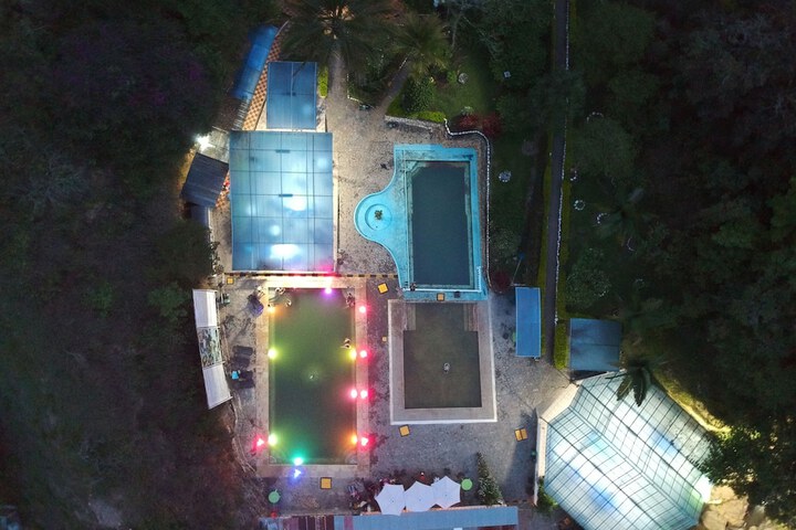 Pool 4 of 13