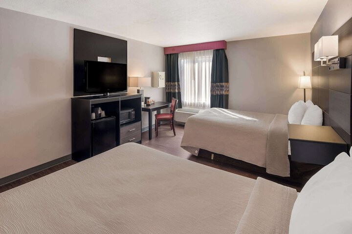 2 Double Beds (6 of 7)