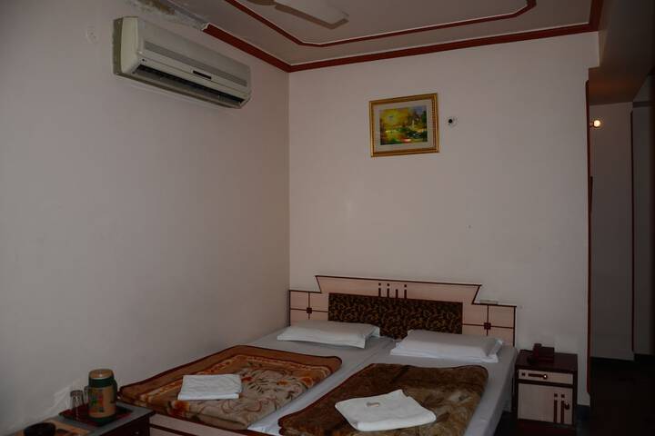 Room 10 of 113