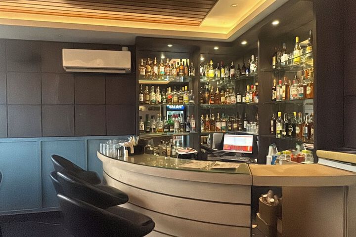 Lounge 70 of 77