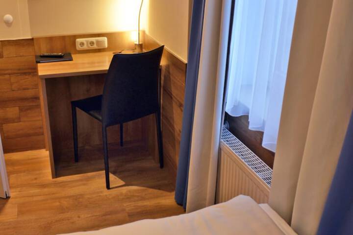 Room 51 of 136