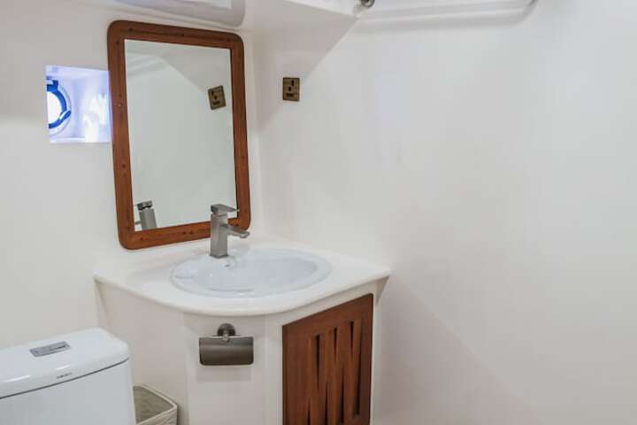 Room 6 of 12