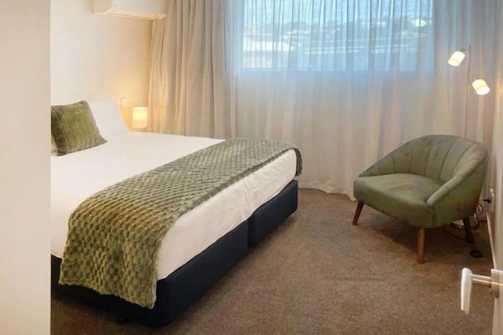 Room 32 of 71