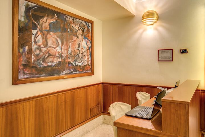 Business Center 63 of 76