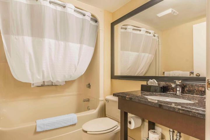 2 Double Beds (7 of 10)