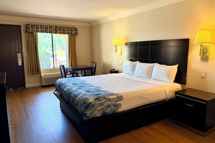 Room 7 of 19