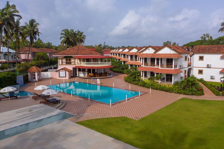 Pool Hotel
