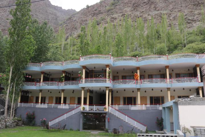 Kachura Inn Hotel