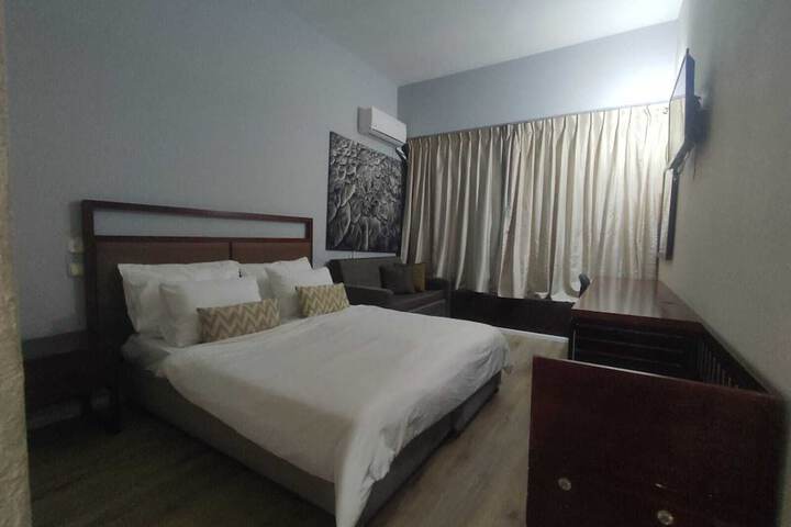 Room 3 of 6