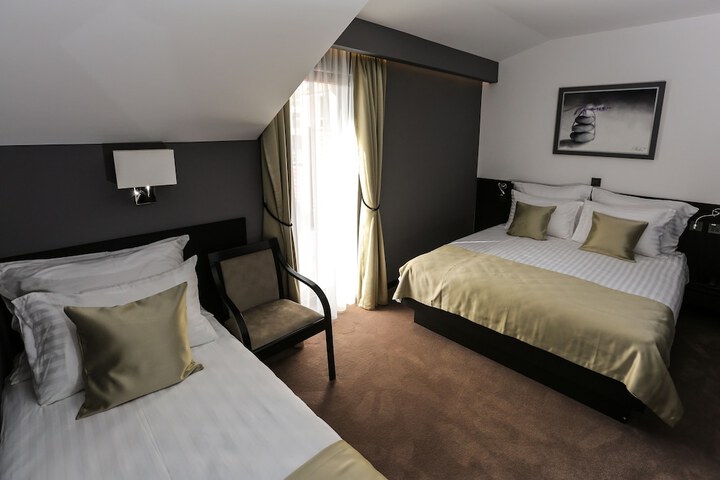 Room 10 of 86
