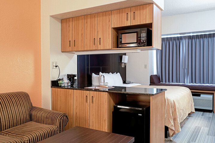 1 King Bed Efficiency Suite (3 of 5)