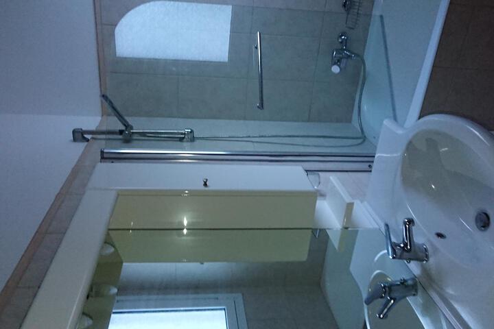 Room 2 of 5