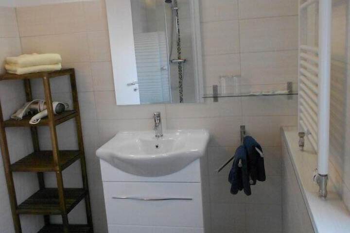 Room 15 of 27