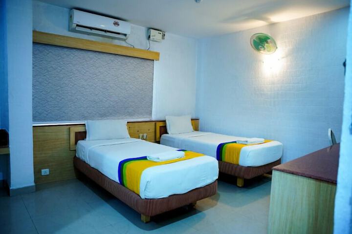 Room 5 of 11