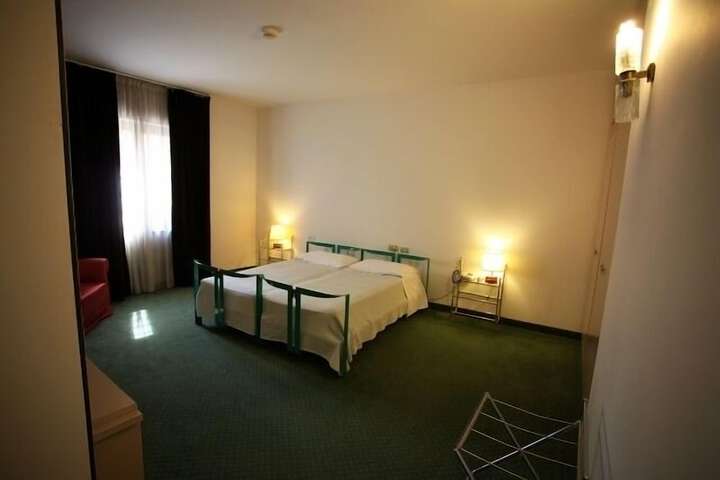 Room 18 of 44