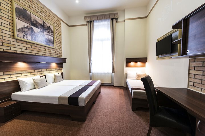 Room 5 of 38