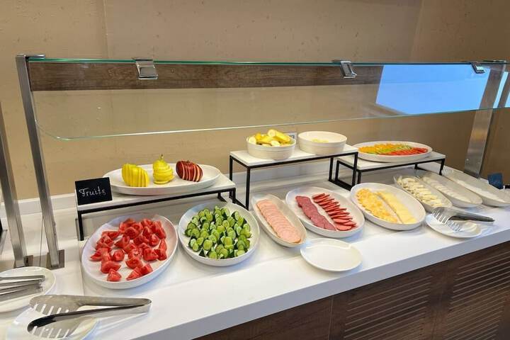 Dining 73 of 85