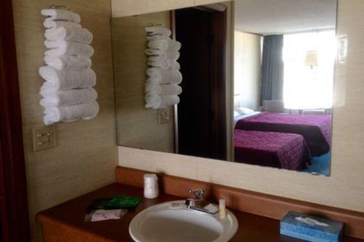 Room 33 of 63
