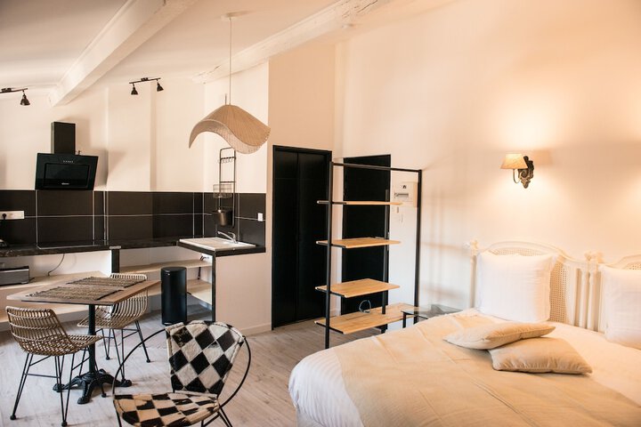 Room 28 of 49